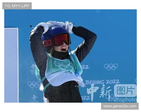 谷爱凌大跳台夺银暖心相拥兴奋